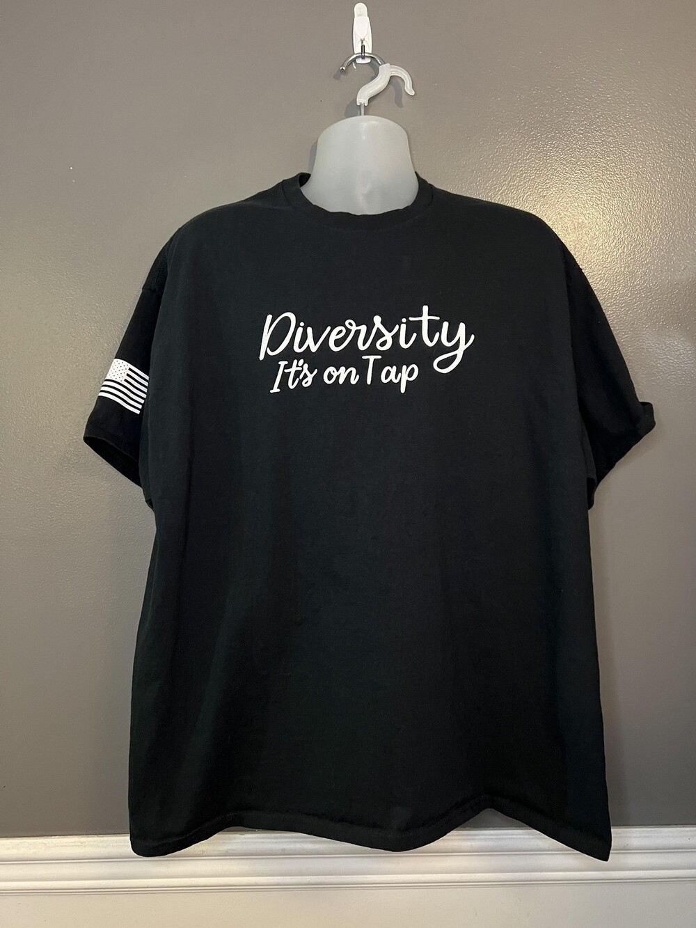 Diversity Its On Tap Shirt Mens 2XL Black Slogan Graphic Tee USA Flag Gildan